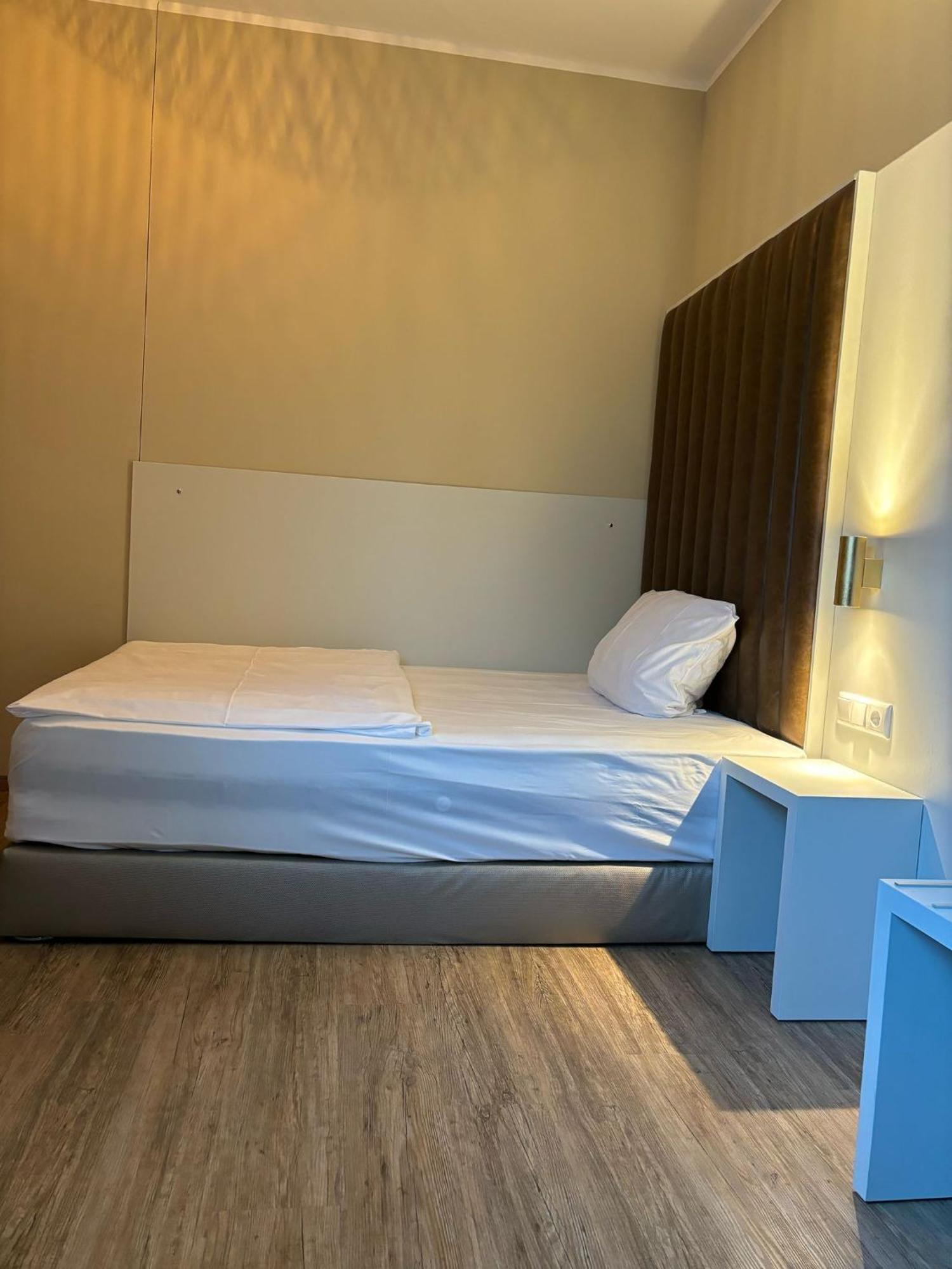 Hotel Athen Kelsterbach Frankfurt Airport ภายนอก รูปภาพ