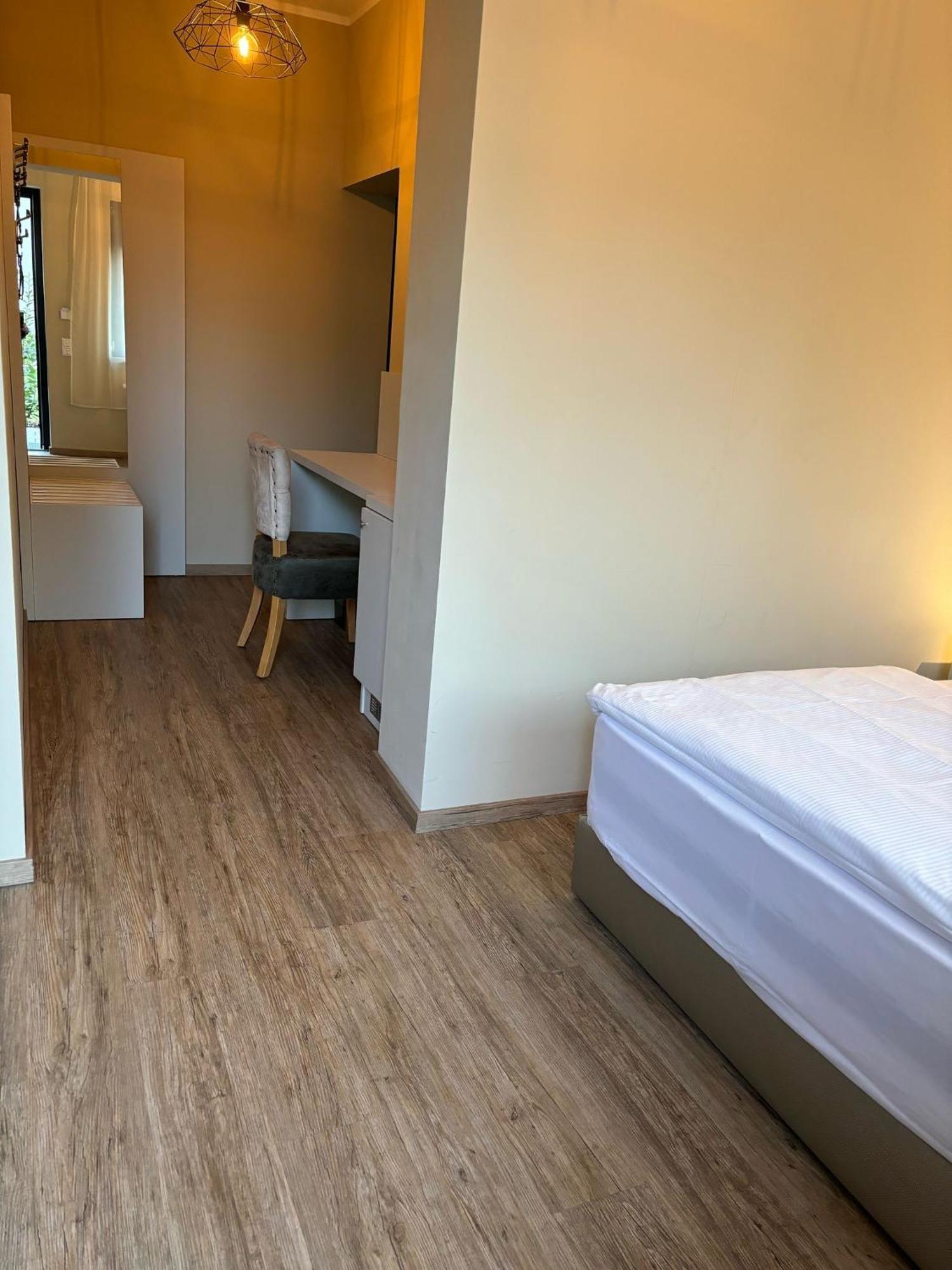 Hotel Athen Kelsterbach Frankfurt Airport ภายนอก รูปภาพ