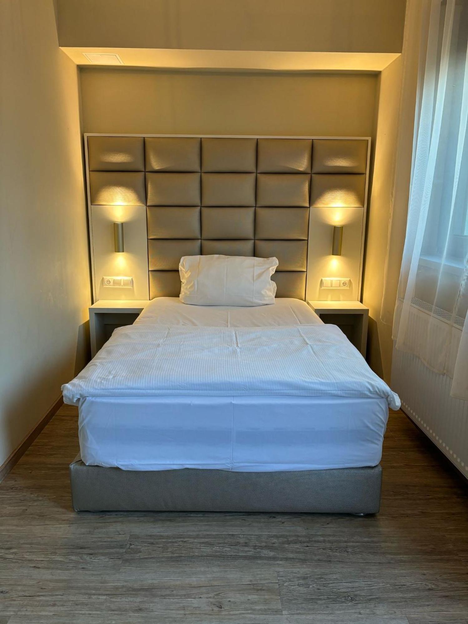 Hotel Athen Kelsterbach Frankfurt Airport ภายนอก รูปภาพ